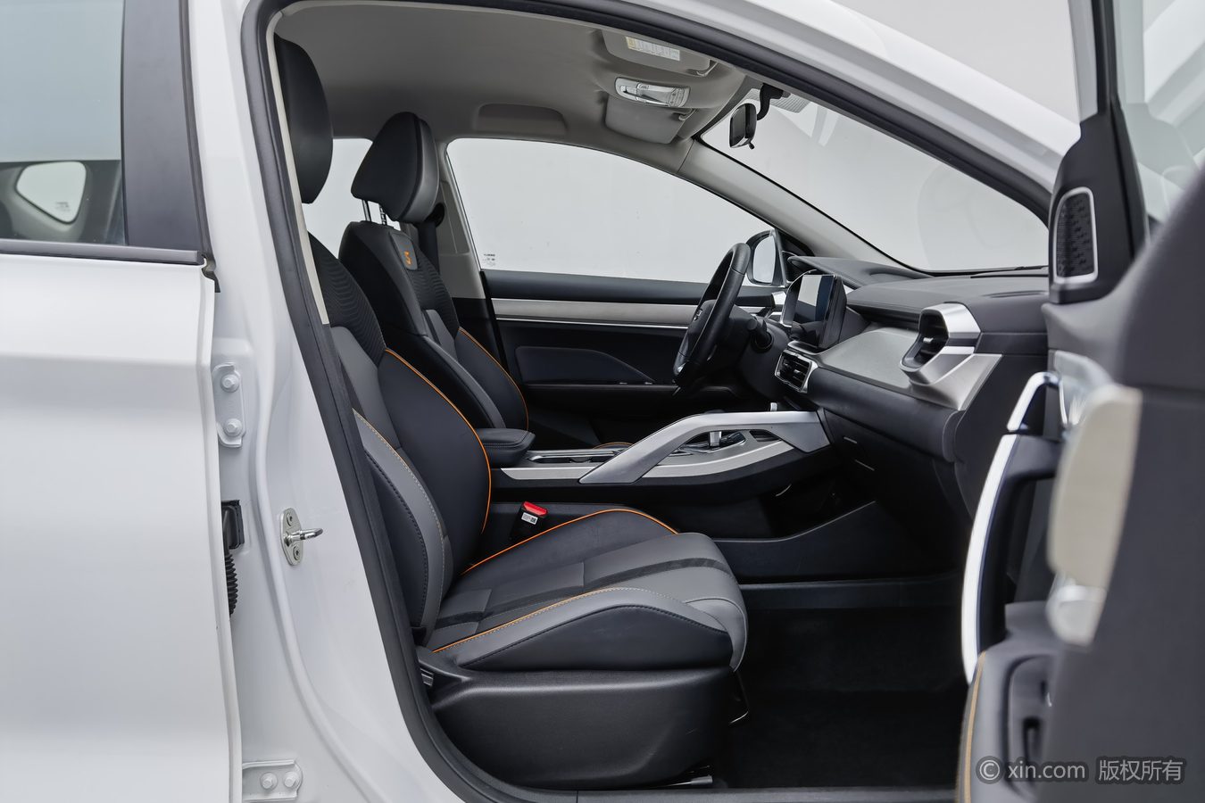 GEELY Coolray 2024 изображение автомобиля #24