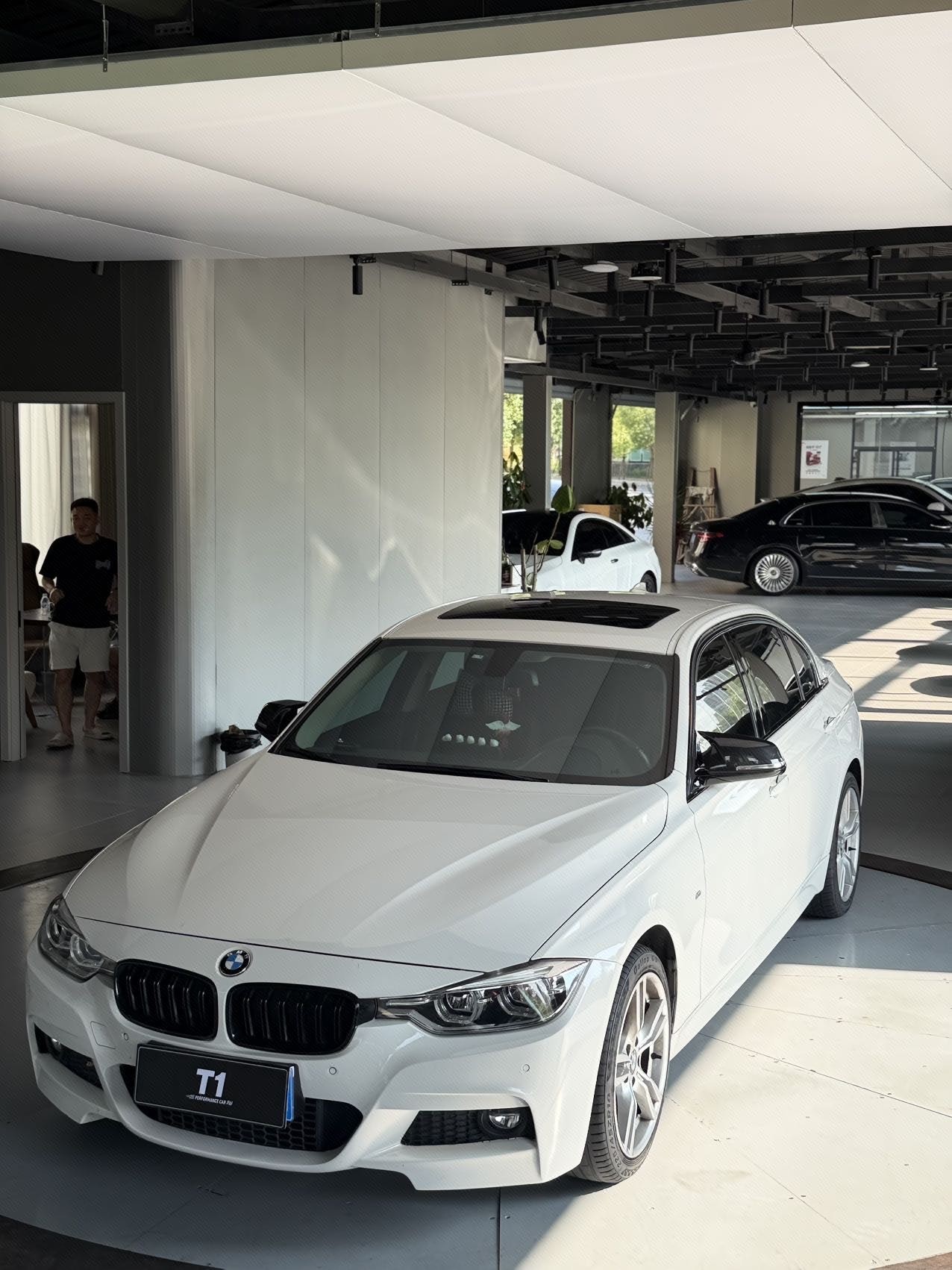 BMW 3 Series 2018 BMW 3 Series 2018 car image