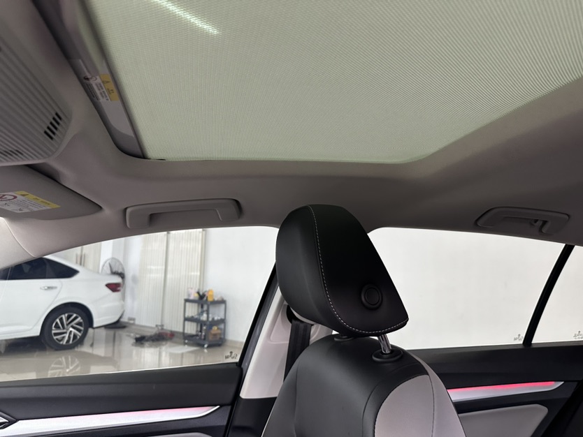 Volkswagen Golf 2022 car image #6