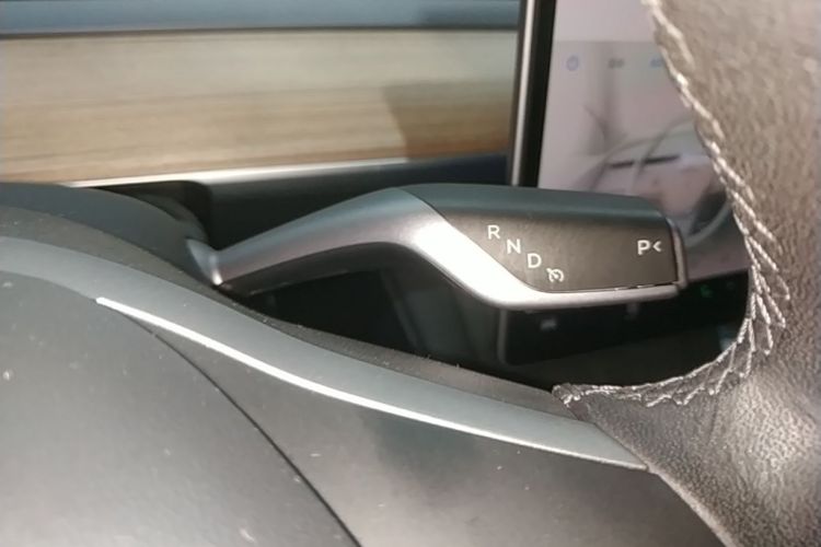 Tesla Model 3 2022 car image #17