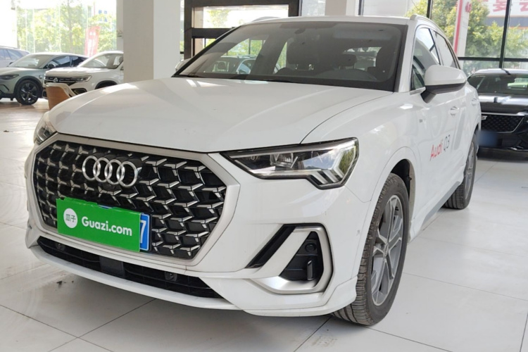 Audi Q3 2025 car image #2