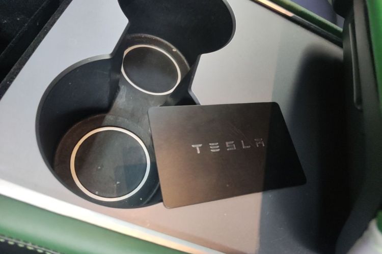 Tesla Model Y 2022 car image #9