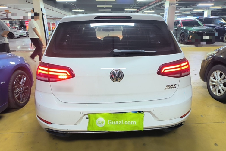 Volkswagen Golf 2018 car image #4