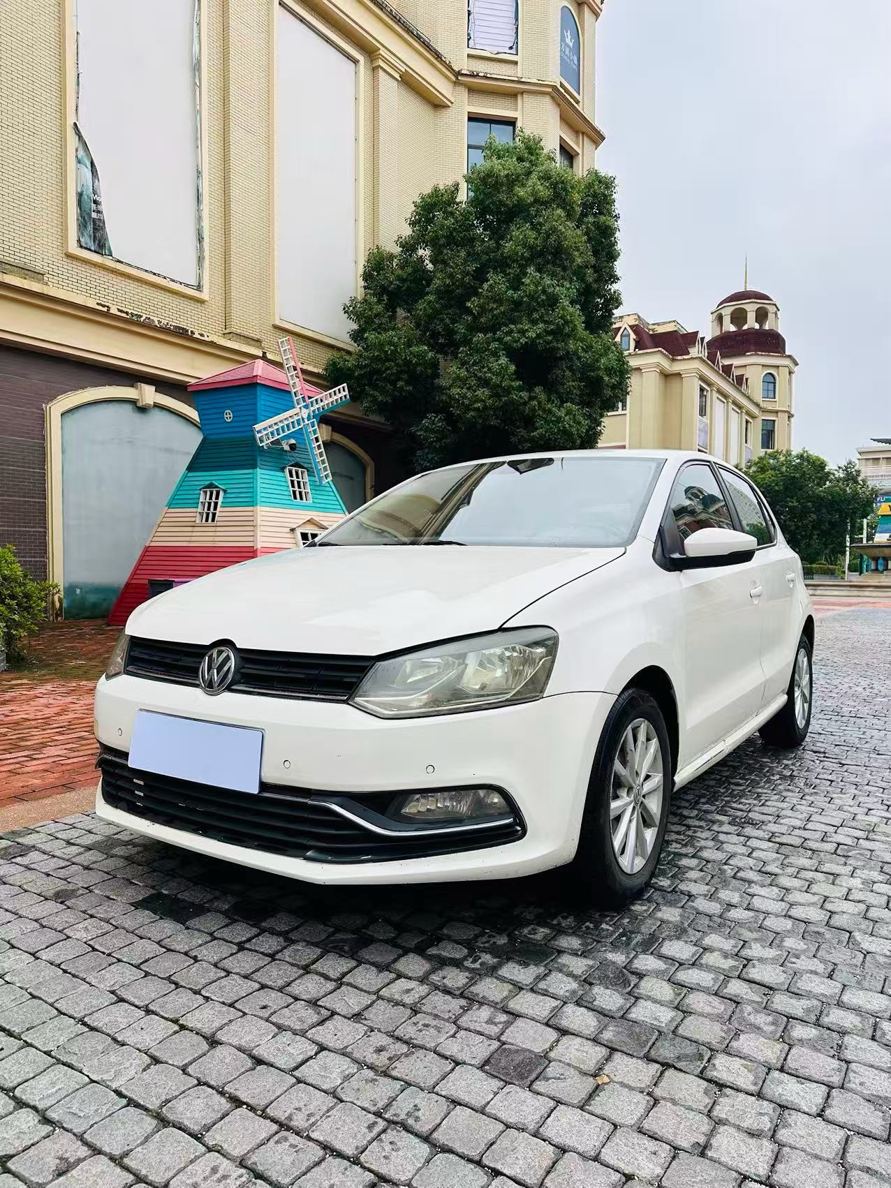 Volkswagen Polo 2015 Volkswagen Polo 2015 car image