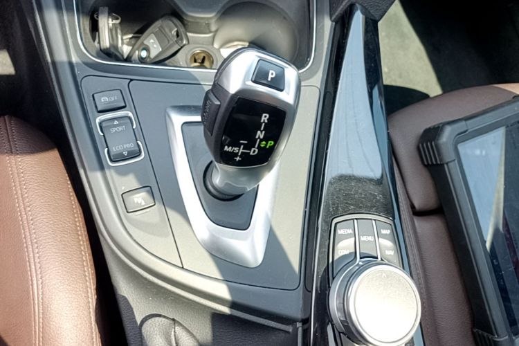 BMW 3 Series 2019 #14 BMW 3 Series 2019 car image #14