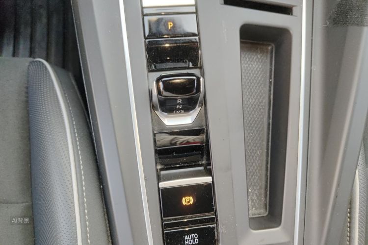 Volkswagen Golf 2020 car image #16