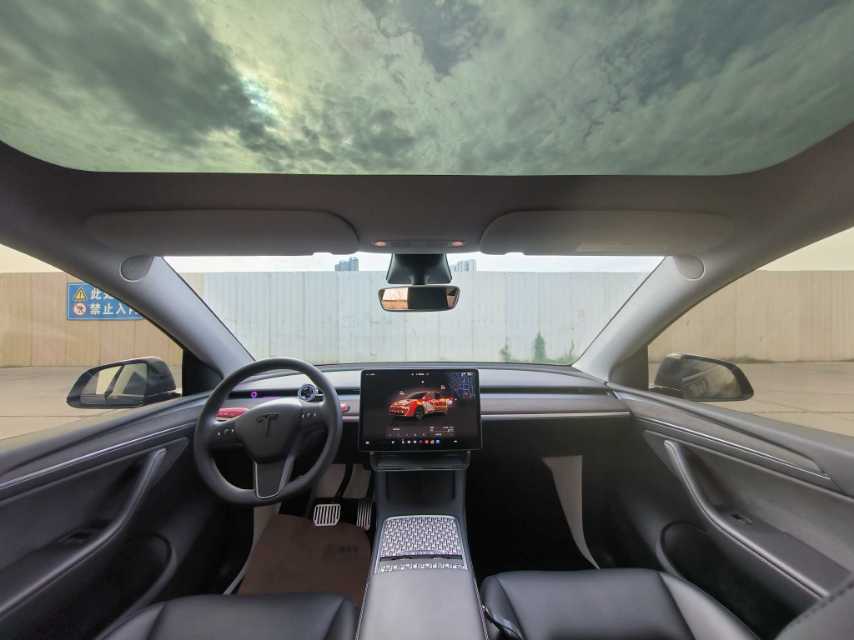 Tesla Model Y 2024 #6 Tesla Model Y 2024 car image #6