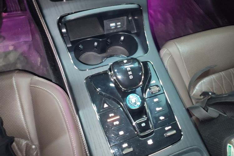 BYD Han 2022 car image #18