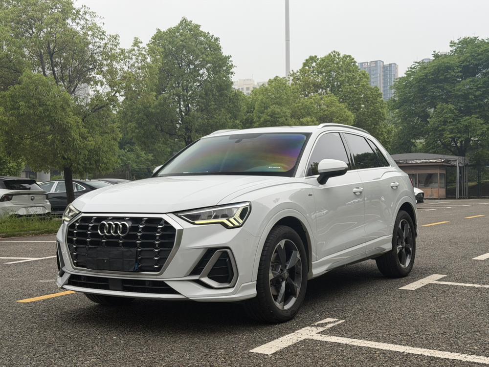 Audi Q3 2020 Audi Q3 2020 immagine di auto