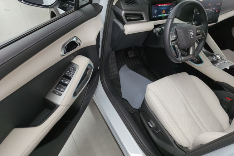 BYD YuanUP 2024 #16 BYD YuanUP 2024 car image #16