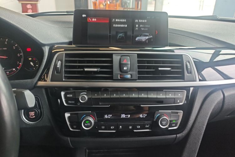 BMW 3 Series 2019 car image #13