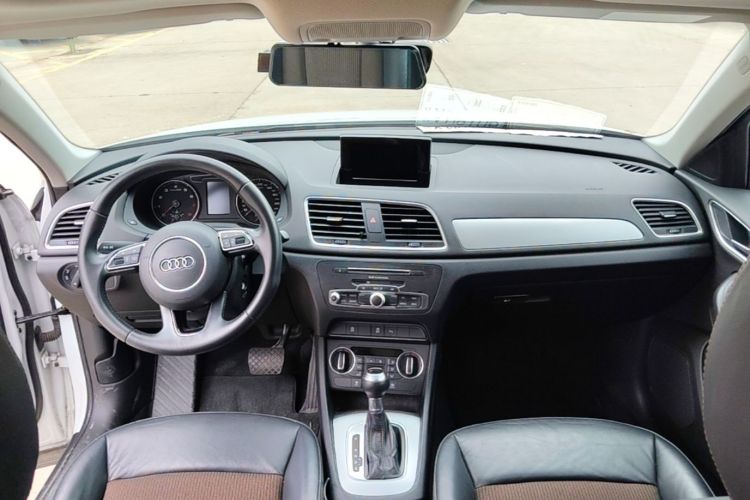Audi Q3 2017 car image #10