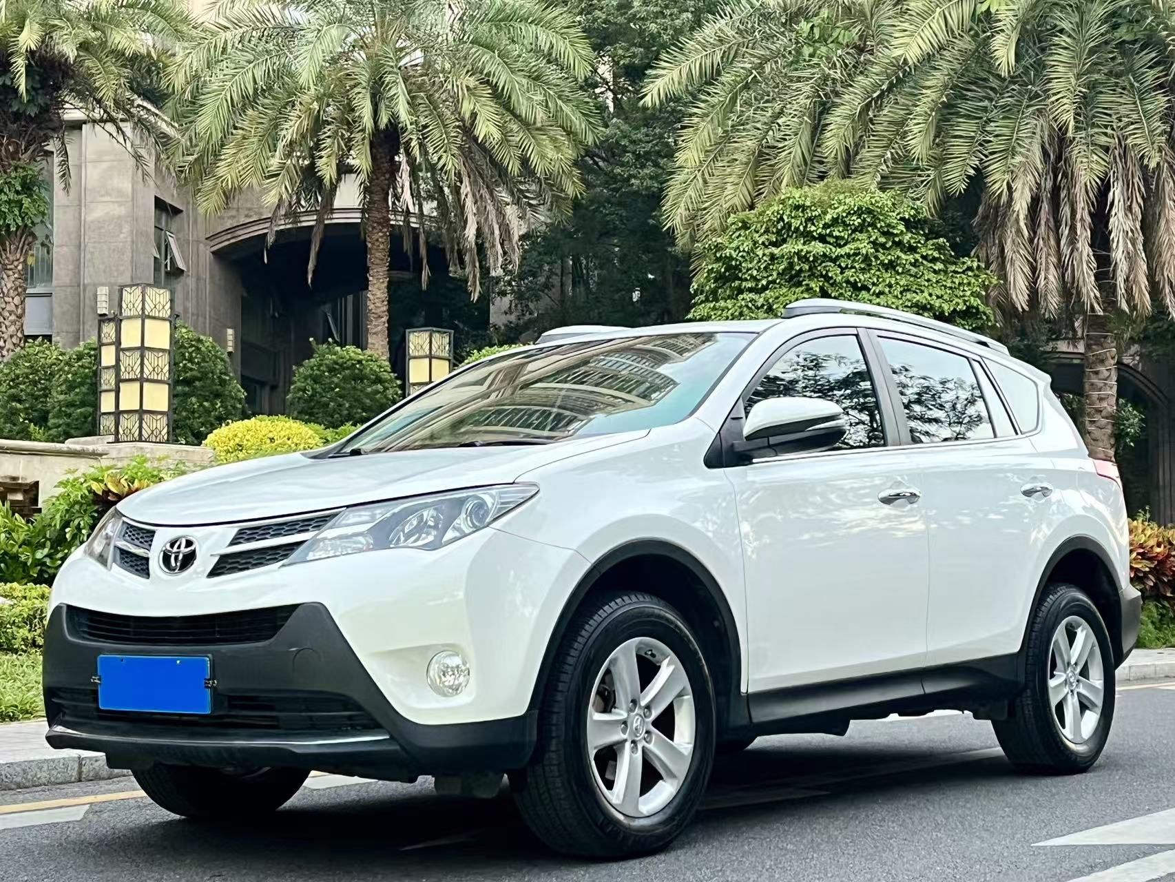 Toyota RAV4 2013 Toyota RAV4 2013 car image