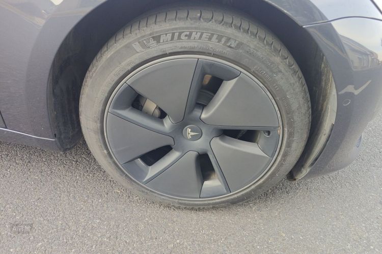 Tesla Model 3 2023 car image #9