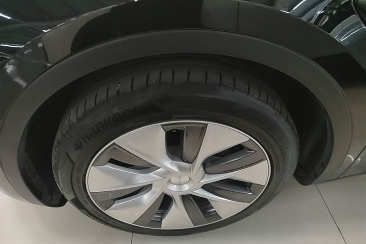 Tesla Model Y 2022 car image #9