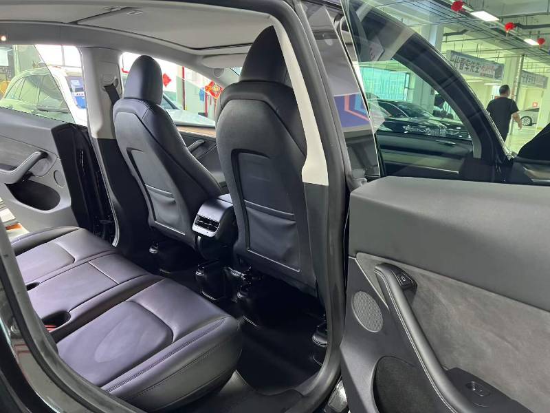 Tesla Model Y 2023 #6 Tesla Model Y 2023 car image #6