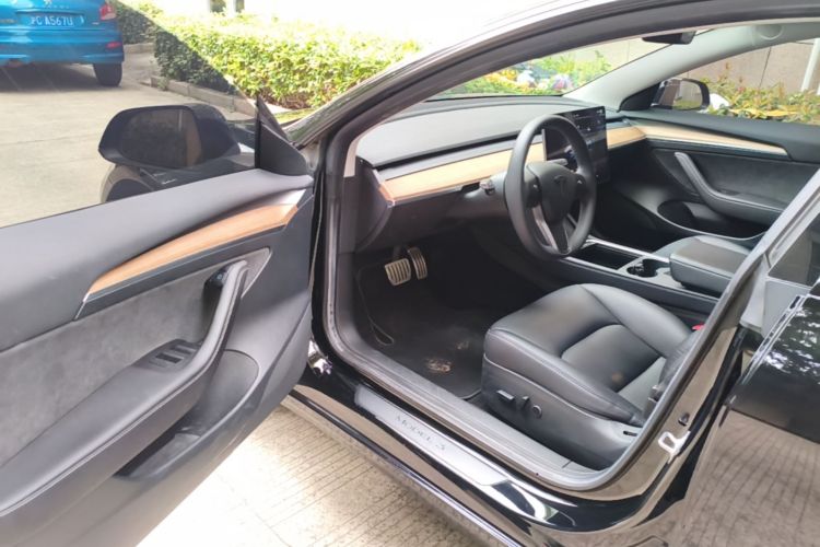 Tesla Model 3 2022 car image #12