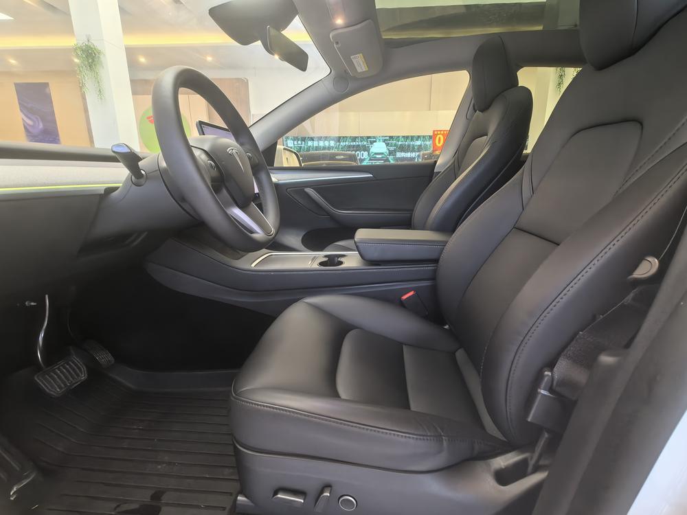Tesla Model Y 2024 #8 Tesla Model Y 2024 car image #8