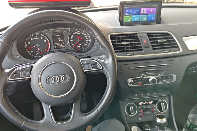 Audi Q3 2017 car image #10