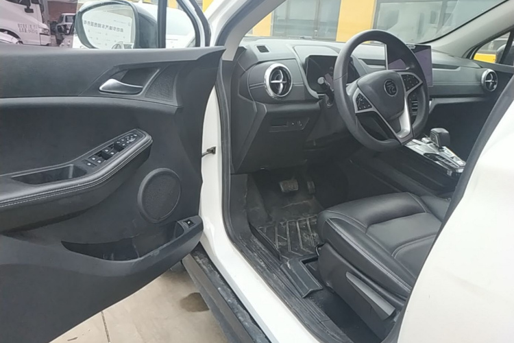 BYD Yuan New Energy 2019 car image #16