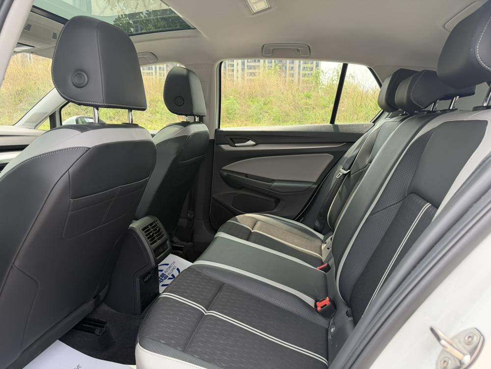 Volkswagen Golf 2025 imagem de carro #9