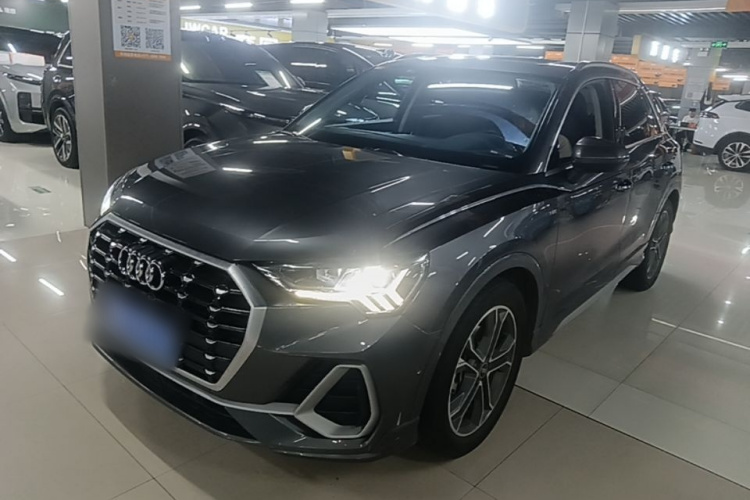 Audi Q3 2022 car image #2