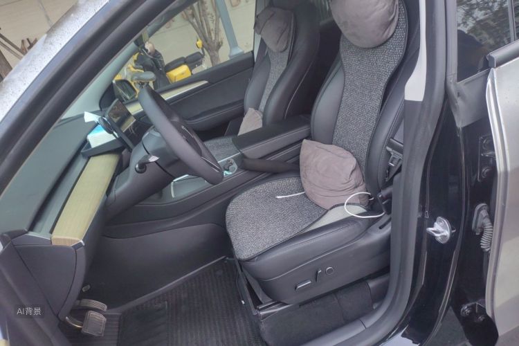 Tesla Model Y 2023 car image #17