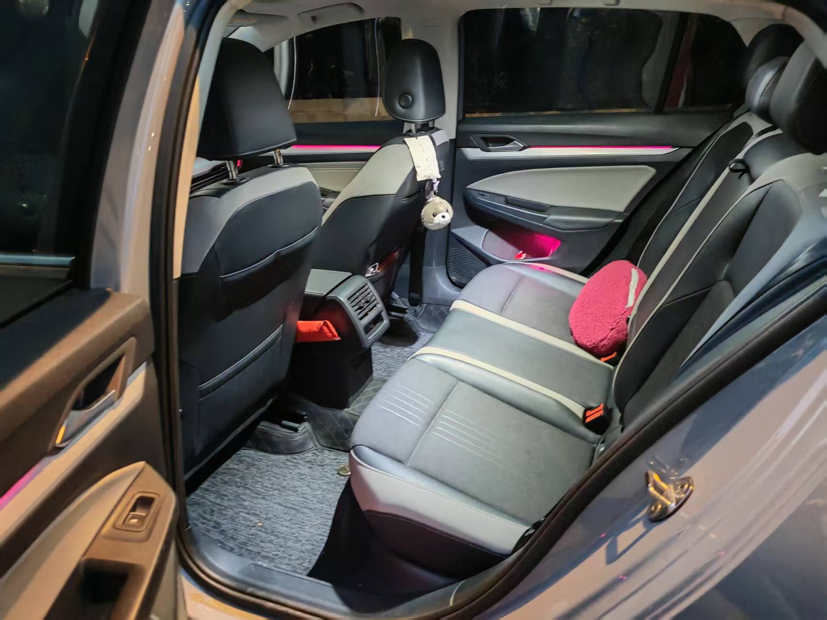 Volkswagen Golf 2023 imagen de coche #6