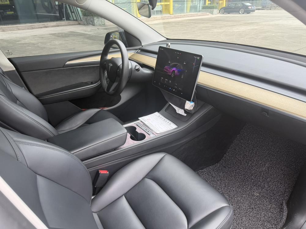 Tesla Model Y 2023 car image #8