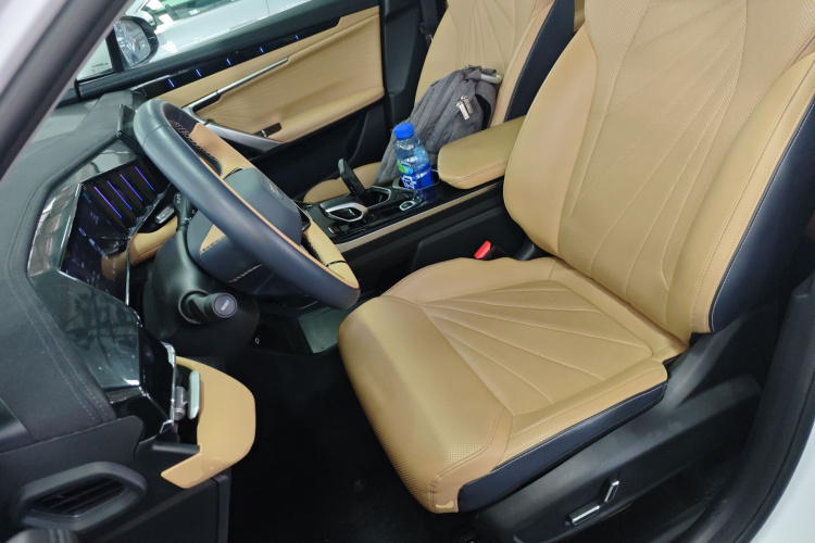 GEELY Boyue L 2026 image de voiture #15