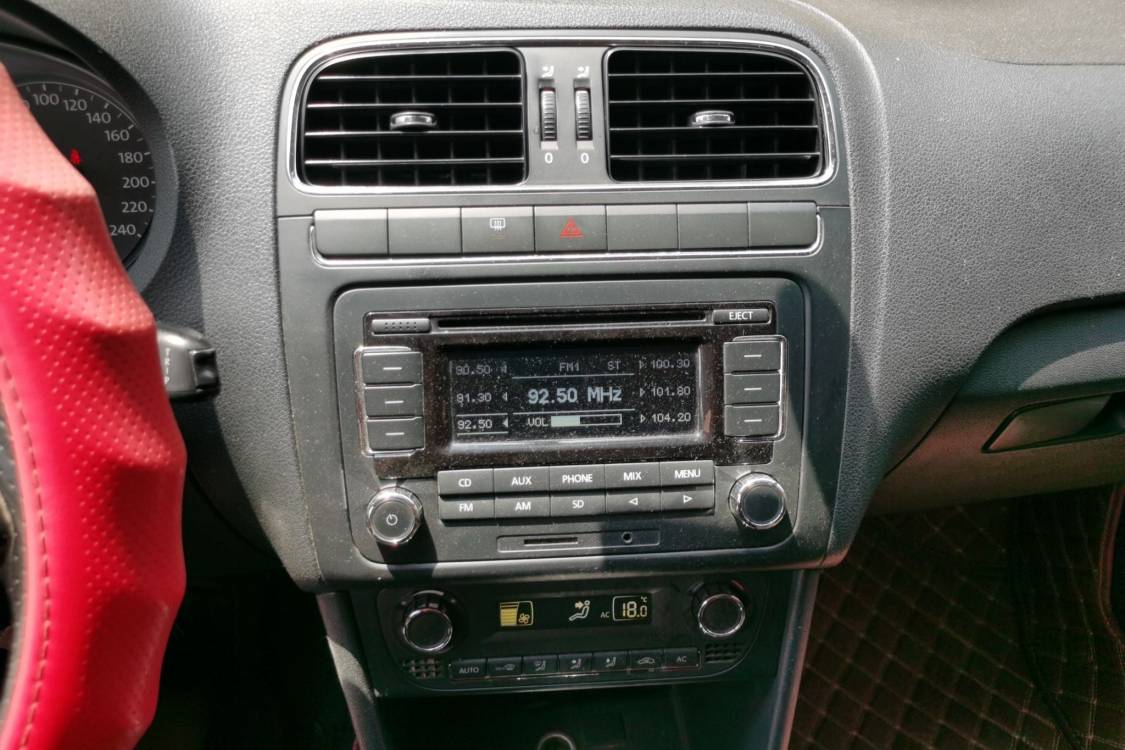 Volkswagen Polo 2012 car image #28