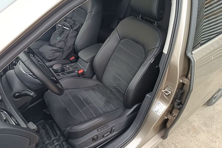 Volkswagen Golf 2018 car image #15