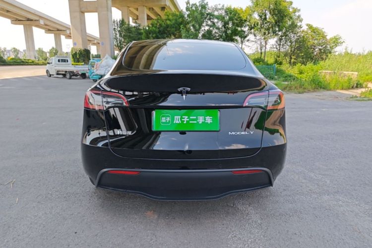 Tesla Model Y 2023 immagine di auto #4