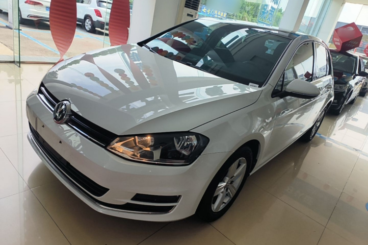 Volkswagen Golf 2017 car image #2