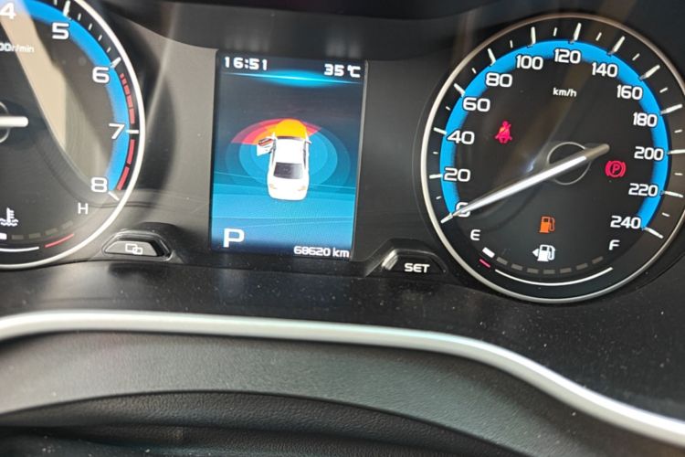 GEELY Emgrand 2018 car image #12