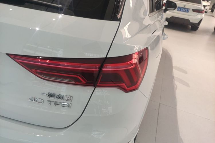 Audi Q3 2023 car image #8