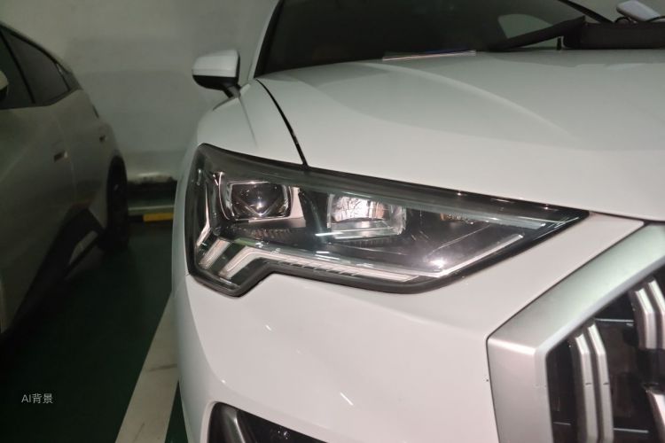 Audi Q3 2023 car image #8