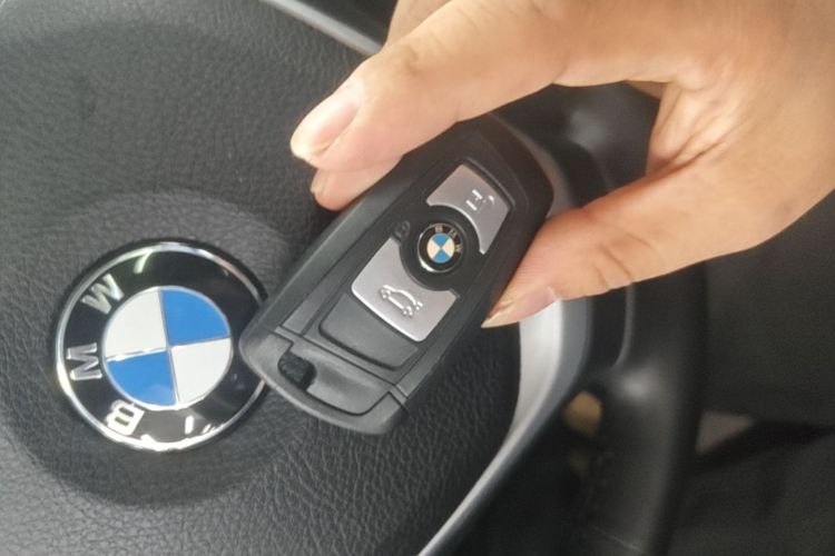 BMW 3 Series 2019 car image #9