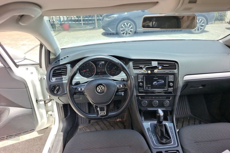 Volkswagen Golf 2018 car image #12