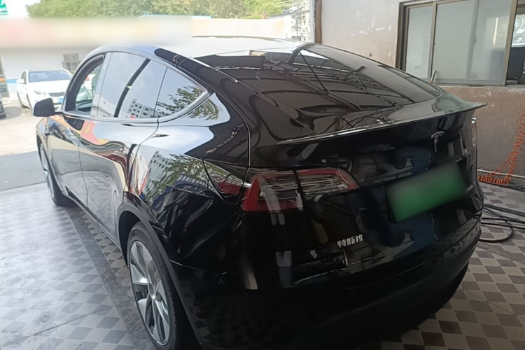 Tesla Model Y 2023 #5 Tesla Model Y 2023 car image #5