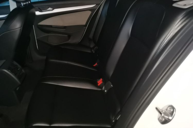 Volkswagen Golf 2023 car image #17