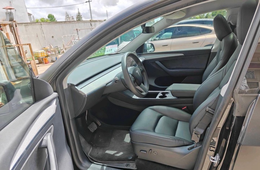 Tesla Model Y 2023 car image #4