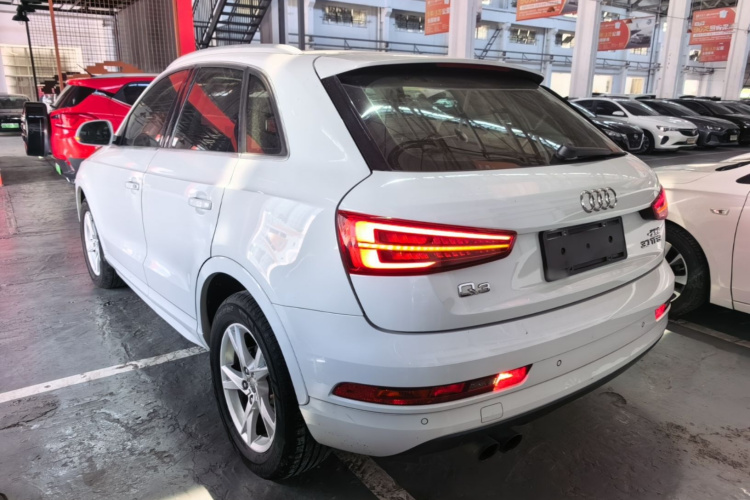 Audi Q3 2019 car image #7