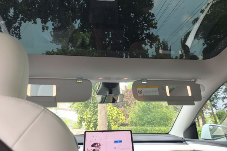 Tesla Model Y 2022 car image #18