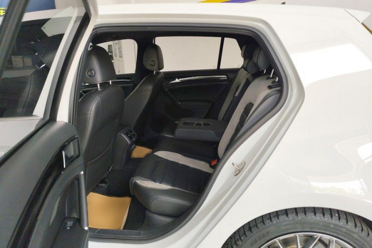 Volkswagen Golf 2020 car image #15