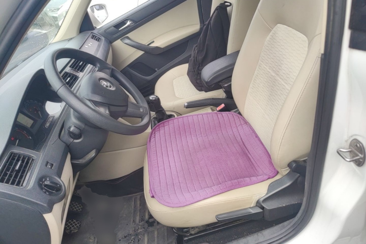 Skoda Rapid 2015 car image #17