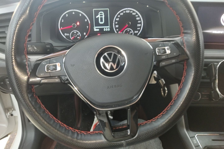 Volkswagen Polo 2021 car image #11