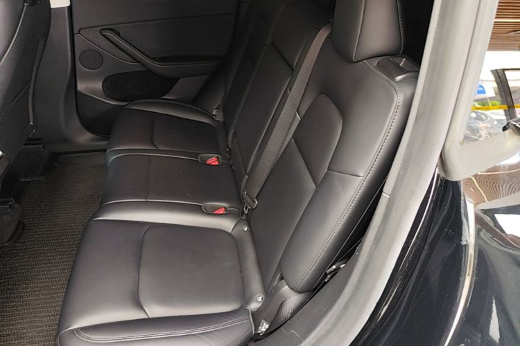 Tesla Model Y 2023 car image #17
