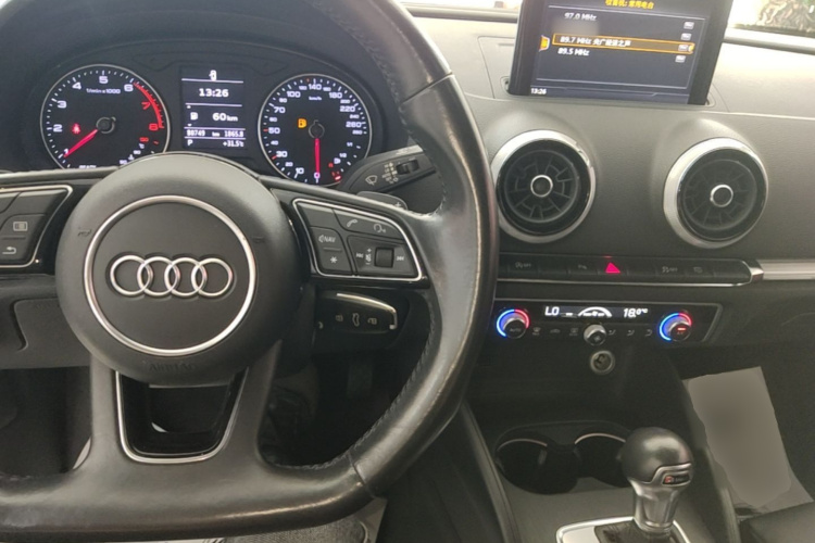Audi A3 2018 car image #10