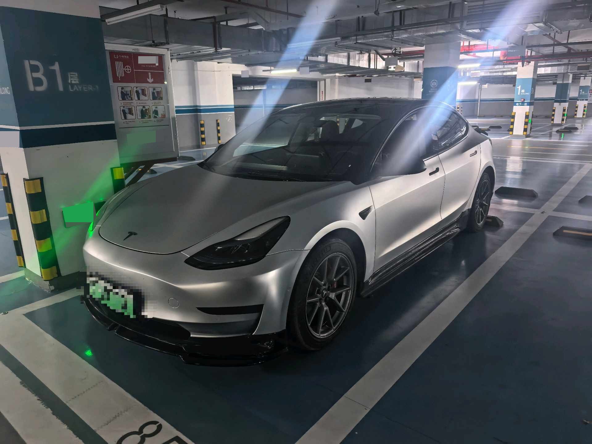 Tesla Model 3 2023 car image 